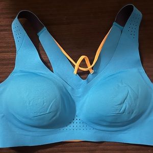 Brooks Sport Bra, Size Small 32 A/B